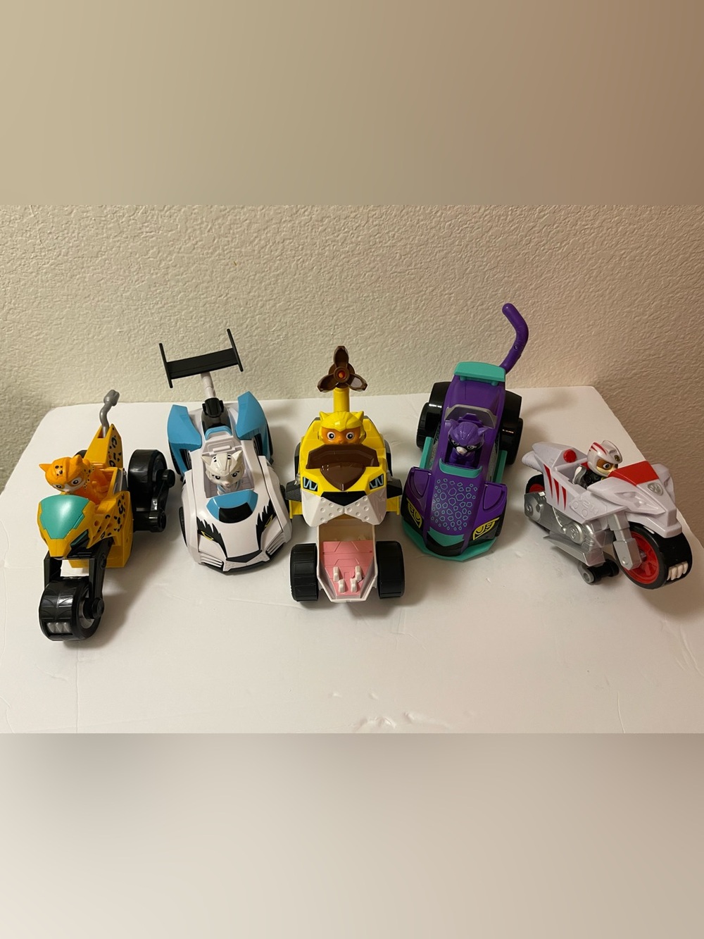 Paw Patrol Cat Pack Figures with Vehicles Set and Moto Pup Wild Cat with Vehicle